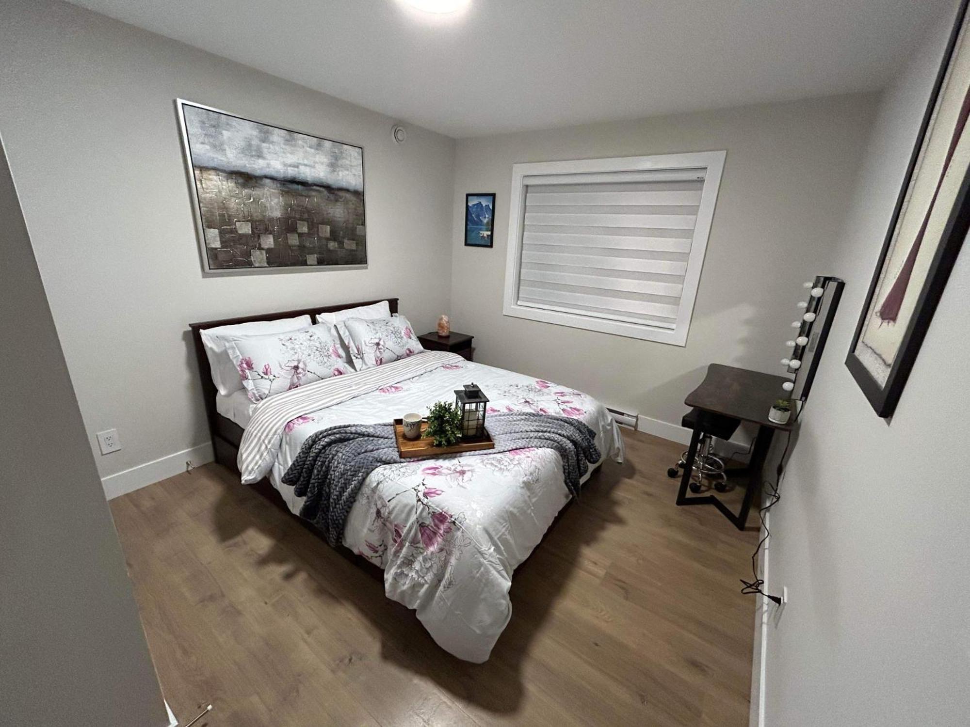 New, Spacious 2 Bedrooms In Downtown With Free Parking! Maple Ridge Экстерьер фото